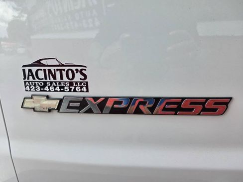 Used 2019 Chevrolet Express 2500 Extended w/ Driver Convenience Package RWD image 8