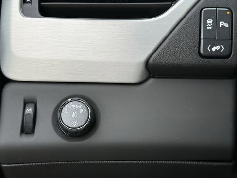 Used 2020 GMC Yukon SLE w/ SLE Value Package image 24