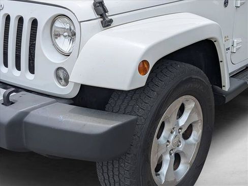 Used 2015 Jeep Wrangler Unlimited Sahara w/ Connectivity Group AWD/4WD image 9