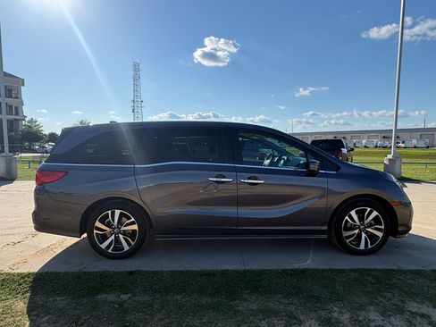Certified 2024 Honda Odyssey Touring image 9