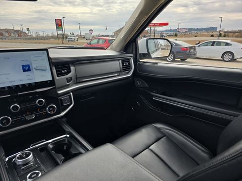 Used 2024 Ford Expedition Max XLT image 18