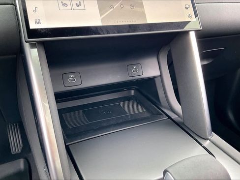 Used 2025 Land Rover Discovery Sport S image 37