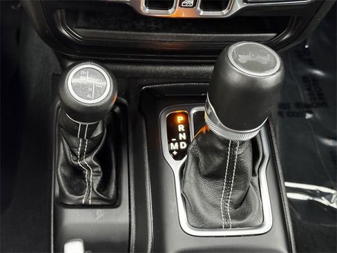 Certified 2022 Jeep Wrangler Unlimited Sahara w/ Cold Weather Group image 39