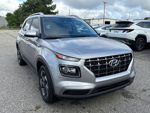 New 2025 Hyundai Venue SEL image 7