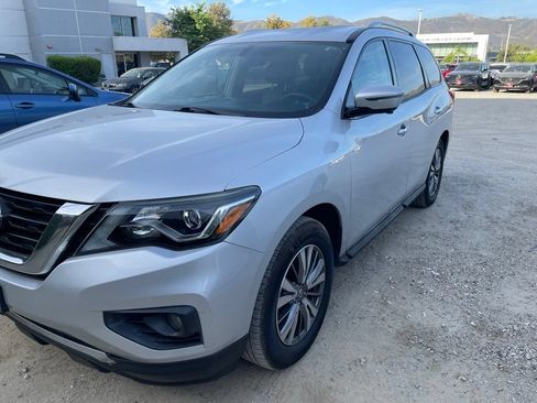 Used 2019 Nissan Pathfinder SL FWD image 5