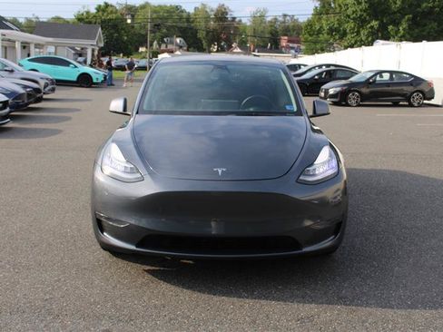 Used 2023 Tesla Model Y Long Range AWD/4WD image 2