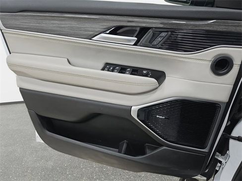 Used 2022 Jeep Wagoneer Series III w/ Premium Group I image 27