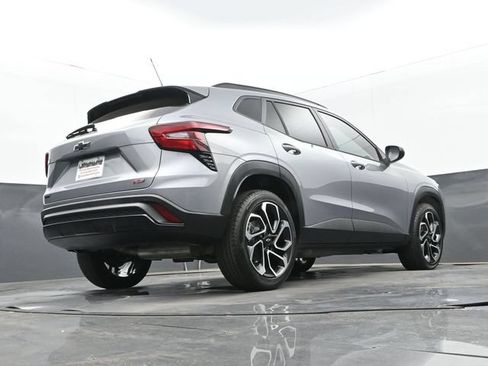 Used 2026 Chevrolet Trax RS w/ Sunroof Package FWD image 26