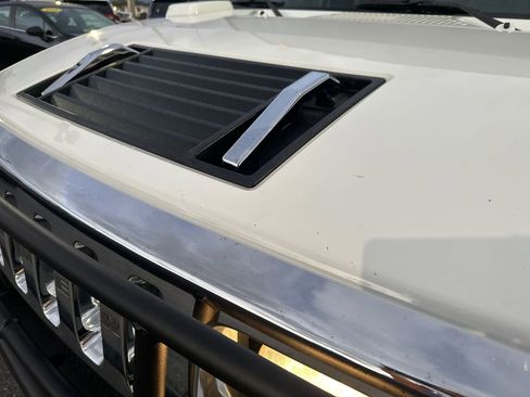 Used 2005 HUMMER H2 w/ Preferred Equipment Group image 10