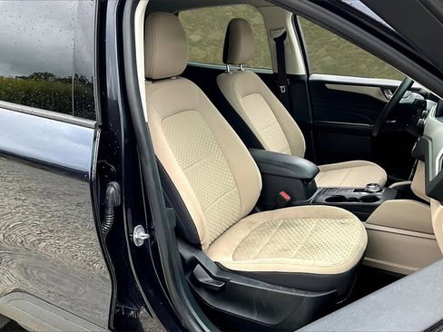 Used 2021 Ford Escape SE image 7