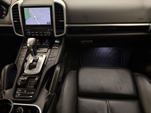 Used 2018 Porsche Cayenne Platinum Edition AWD/4WD image 29