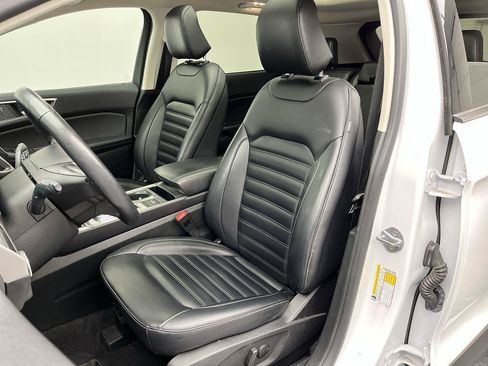 Certified 2024 Ford Edge SEL w/ Convenience Package AWD/4WD image 9