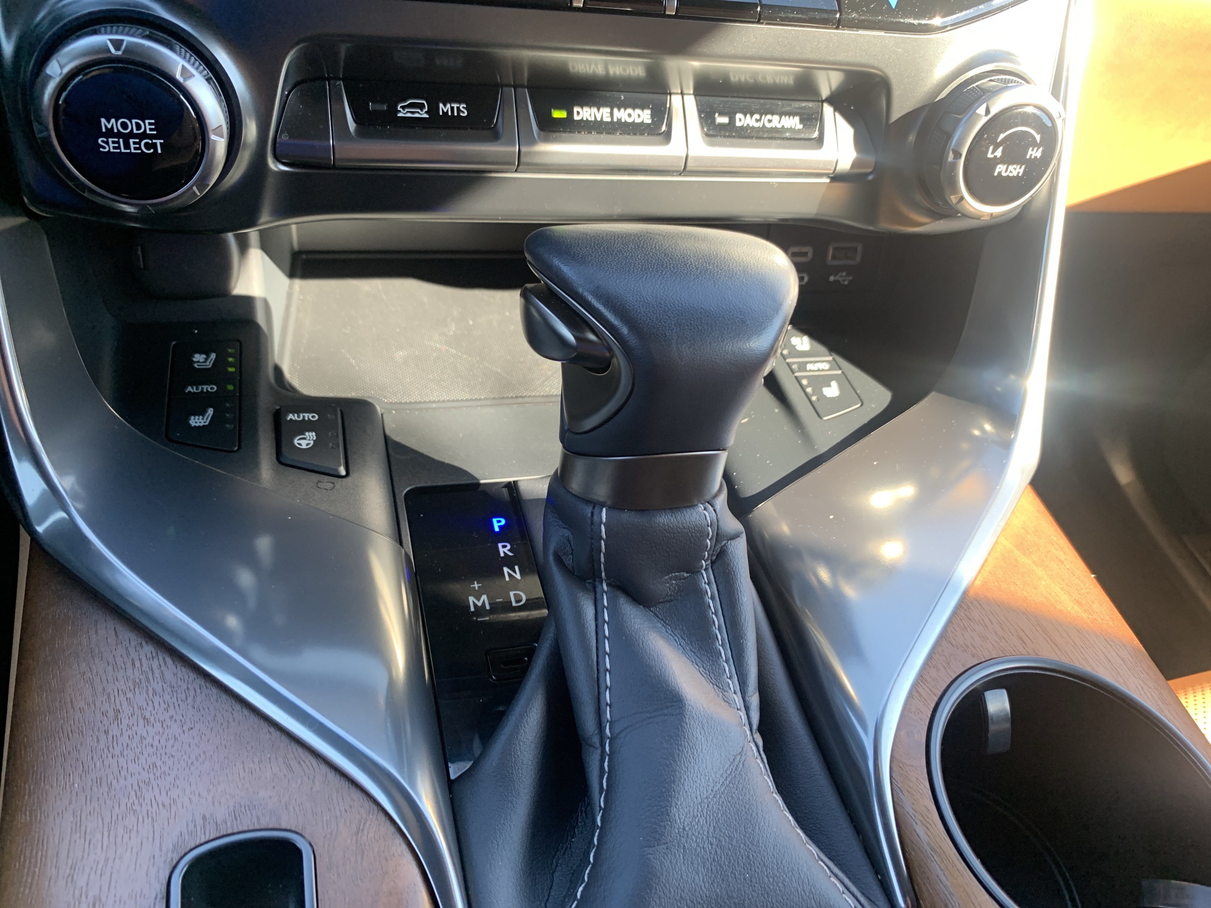 Used 2023 Lexus LX 600 4WD w/ Luxury Package image 26