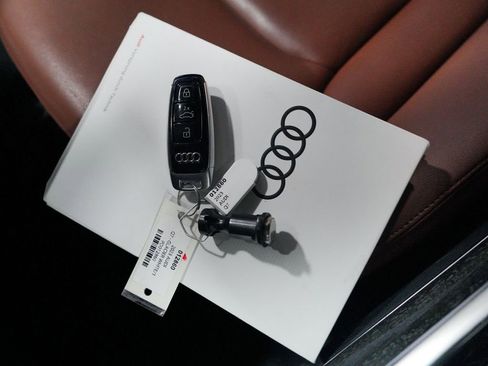 Used 2023 Audi Q7 2.0T Premium w/ Towing Package AWD/4WD image 23
