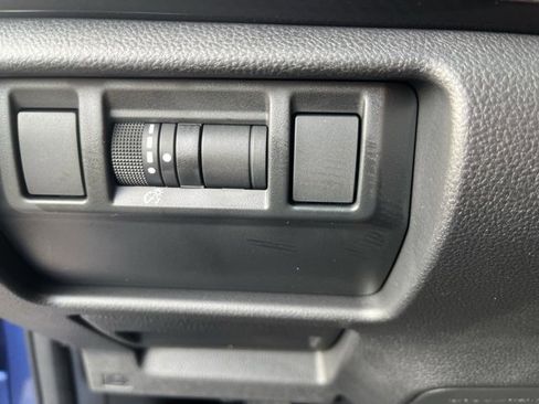 Used 2025 Subaru Crosstrek 2.0i image 21