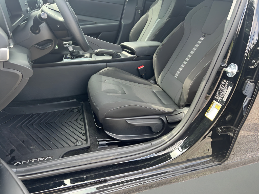 Certified 2026 Hyundai Elantra SE FWD image 14