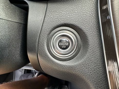 Used 2019 Mercedes-Benz C 300 4MATIC Sedan image 25