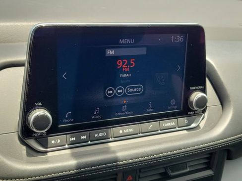 Used 2024 Nissan Rogue S FWD image 27