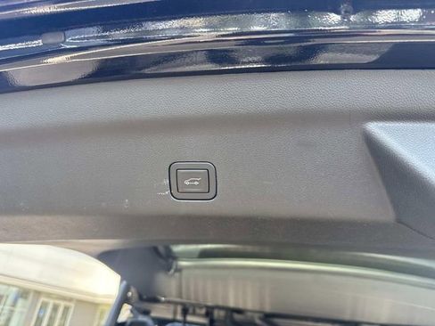 Used 2025 Chevrolet Suburban High Country AWD/4WD image 7