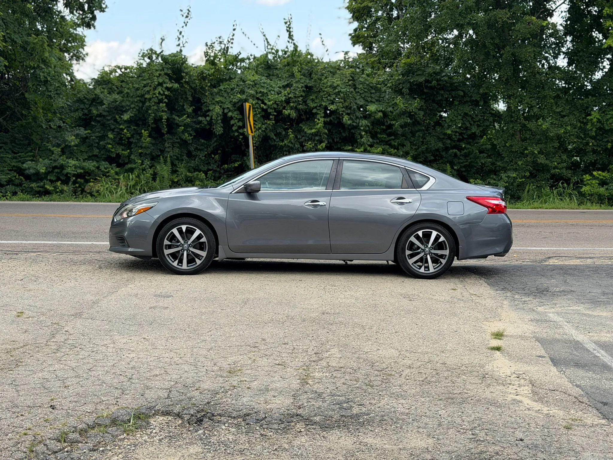 Used 2016 Nissan Altima 2.5 SR FWD image 4