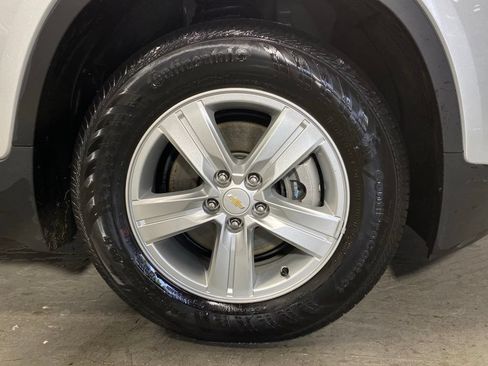 Used 2021 Chevrolet Trax LT FWD image 11