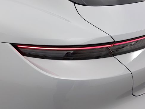 Used 2025 Porsche Taycan 4S image 37