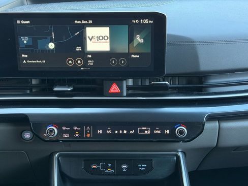 Used 2025 Kia Carnival LX image 31