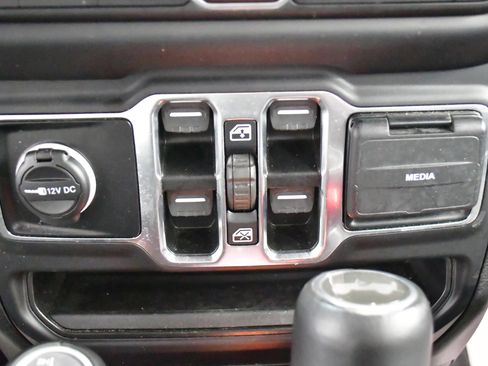 Used 2023 Jeep Wrangler Unlimited Sahara w/ Cold Weather Group AWD/4WD image 27