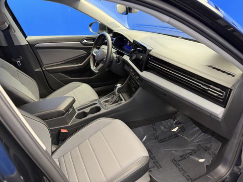 Used 2025 Volkswagen Jetta SE w/ Sunroof Package FWD image 24