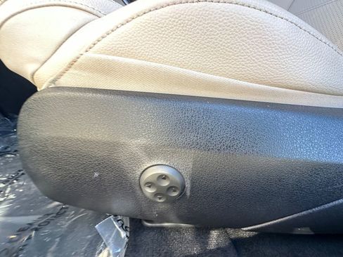 Used 2023 Mercedes-Benz C 300 4MATIC Sedan image 10