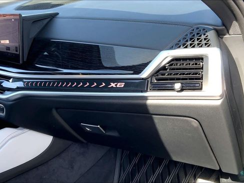 Used 2025 BMW X6 xDrive40i w/ Executive Package image 18