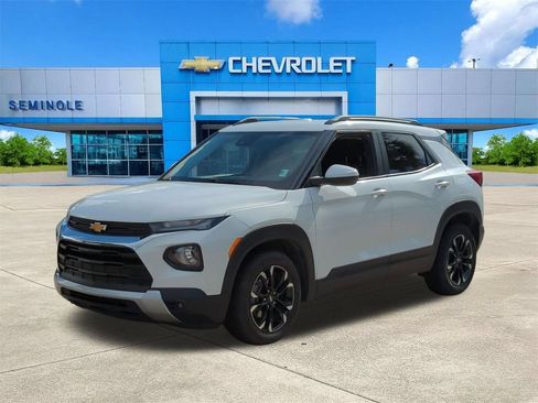 Used 2023 Chevrolet TrailBlazer LT w/ Convenience Package FWD image 2