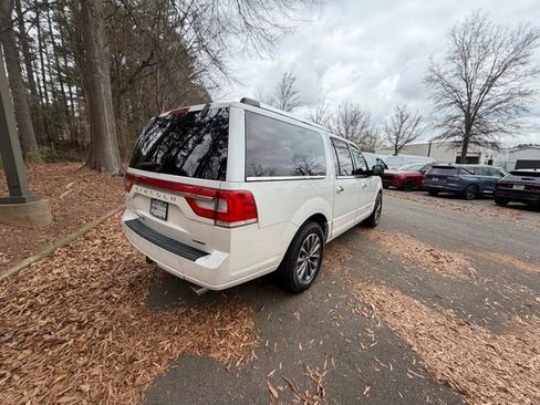 Used 2015 Lincoln Navigator L 4WD image 19