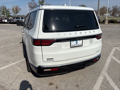 Used 2023 Jeep Wagoneer Series III w/ Preferred Equipment Group AWD/4WD image 21