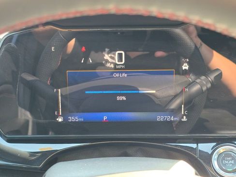Used 2024 Chevrolet Trax RS w/ Sunroof Package FWD image 31