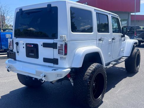Used 2017 Jeep Wrangler Unlimited Sahara w/ Connectivity Group AWD/4WD image 3