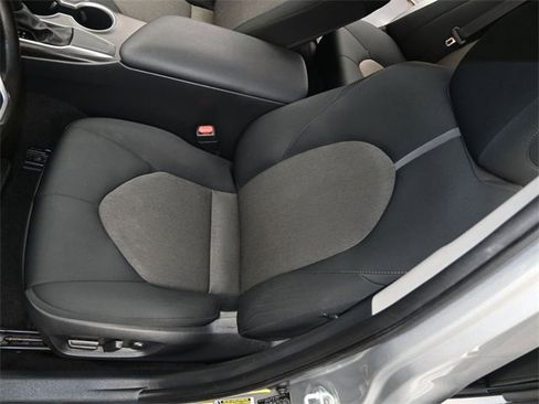 Used 2021 Toyota Camry LE image 12