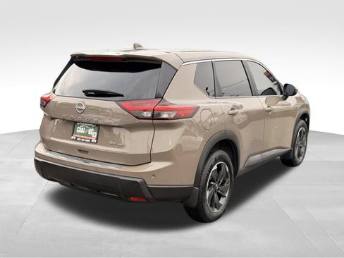 Used 2024 Nissan Rogue SV AWD/4WD image 5