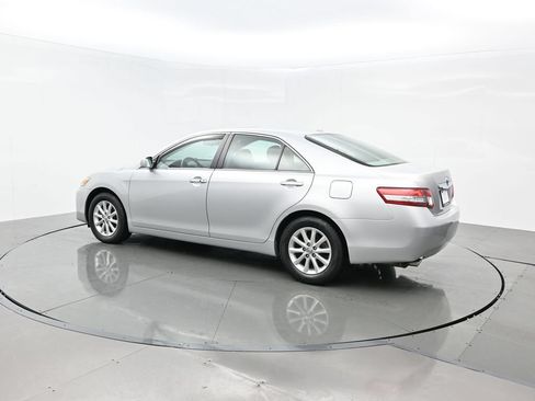 Used 2010 Toyota Camry XLE FWD image 3
