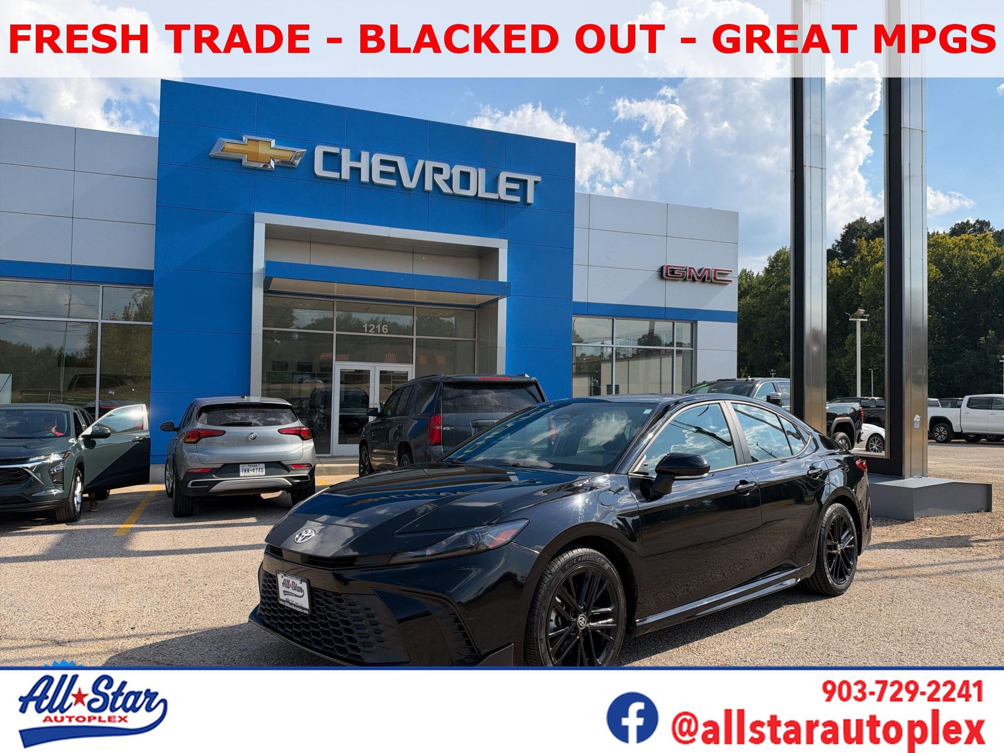Used 2025 Toyota Camry SE FWD image 1