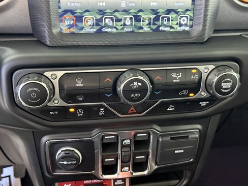 Used 2022 Jeep Gladiator Mojave w/ LED Lighting Group AWD/4WD image 19