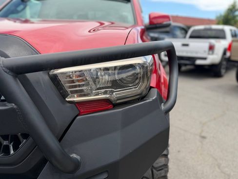Used 2018 Toyota Tacoma TRD Off-Road w/ Technology Package AWD/4WD image 87