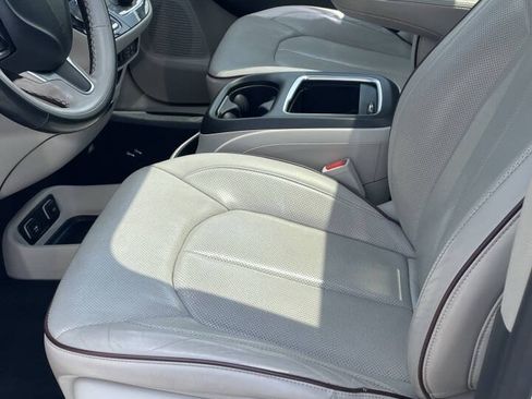 Used 2020 Chrysler Pacifica Limited FWD image 9