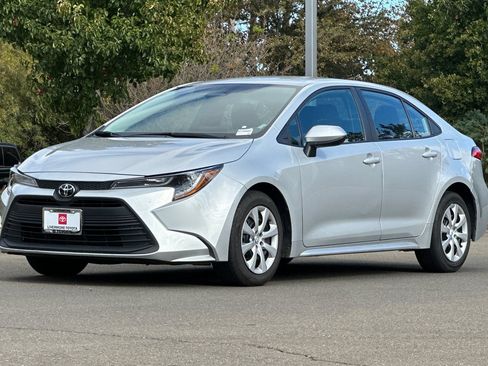 Used 2024 Toyota Corolla LE FWD image 8