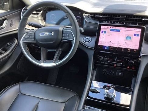 Certified 2023 Jeep Grand Cherokee Limited AWD/4WD image 11
