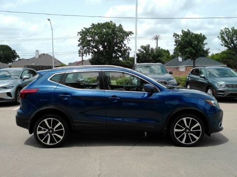 Used 2018 Nissan Rogue Sport SL w/ SL Premium Package FWD image 5