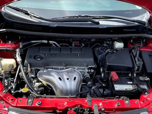 Used 2010 Pontiac Vibe w/ Preferred Package FWD image 27