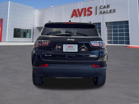 Used 2025 Jeep Compass Latitude w/ Sun & Sound Group AWD/4WD image 7