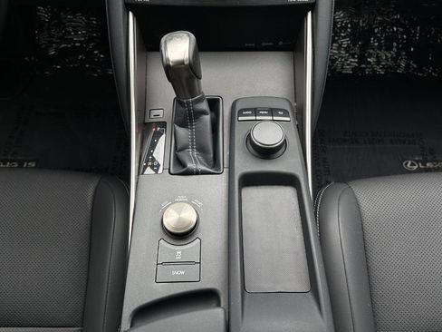 Used 2017 Lexus IS 200t image 19