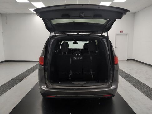 Used 2020 Chrysler Pacifica Touring w/ S Appearance Package FWD image 29